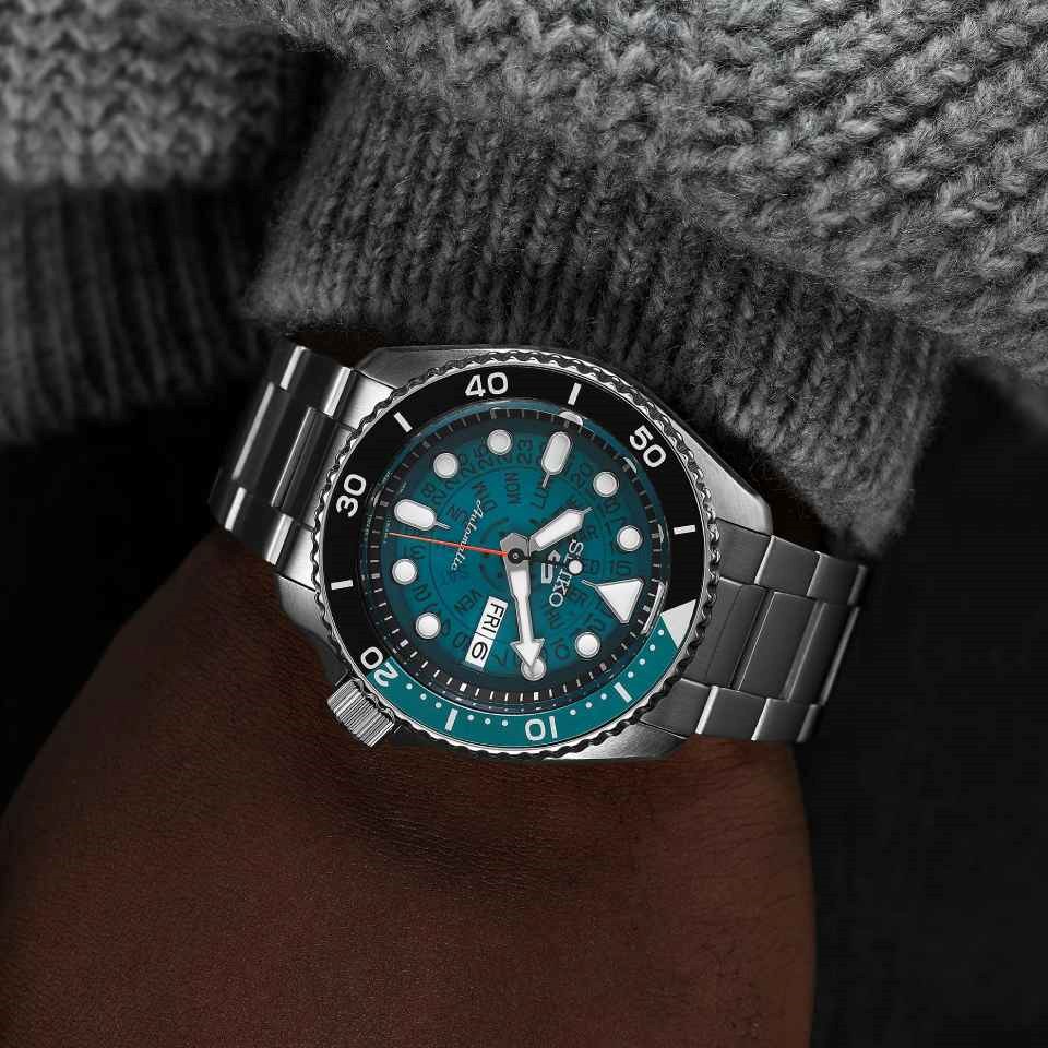 ざっく　⑤ Seiko 5 Sports SRPJ45K1 SKX 'Skeleton Style' Bracelet Watch
